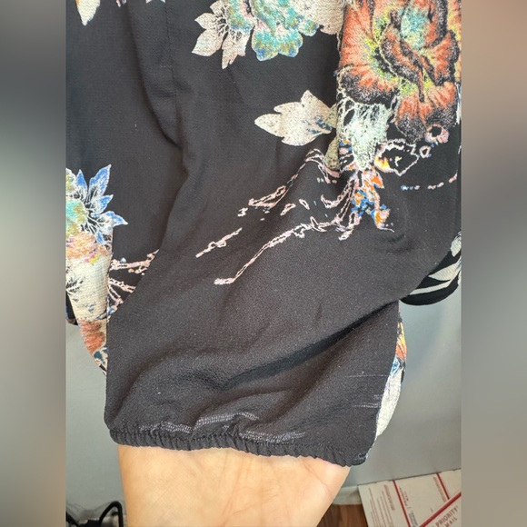 Flying Tomato floral top - Picture 5 of 6